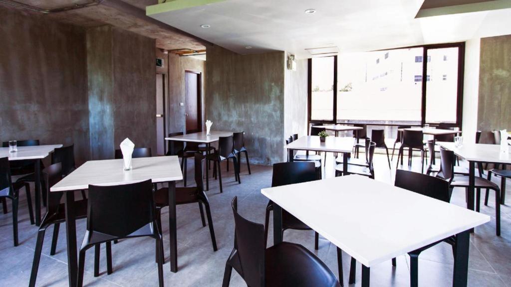 B2 Phuket Boutique & Budget Hotel Esterno foto