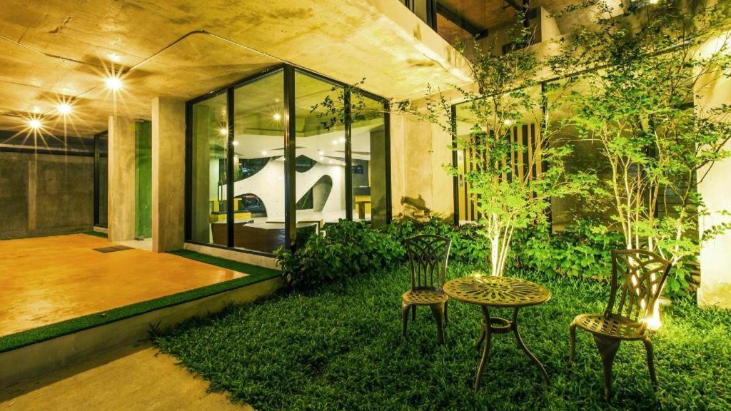 B2 Phuket Boutique & Budget Hotel Esterno foto