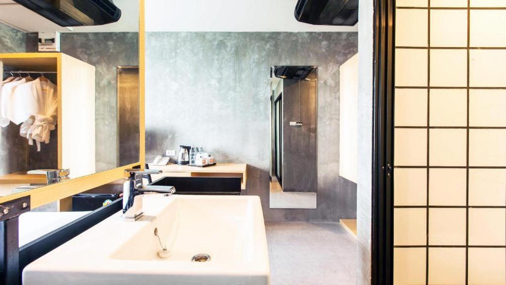 B2 Phuket Boutique & Budget Hotel Esterno foto